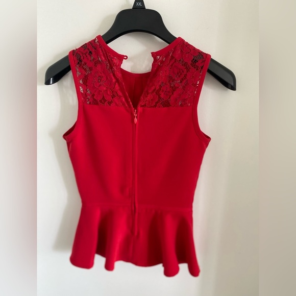 H&M Sleeveless Blouse Top Red Colour with Lace Details Back Zipper Sz 2 - Picture 2 of 6